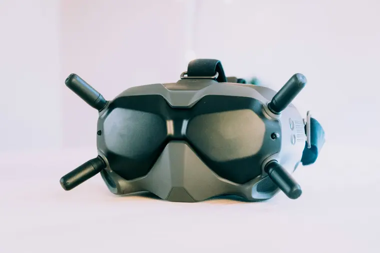 Цифровые FPV-очки DJI с четырьмя антеннами